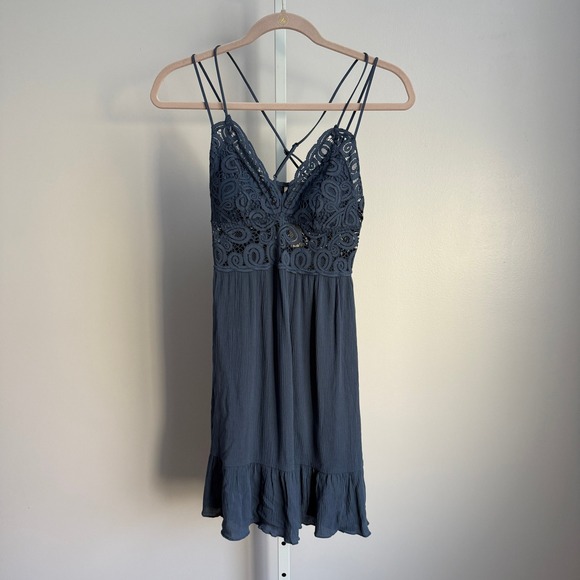 PINK Victoria's Secret Dainty Slip Blue Crochet Lace Spaghetti Strap Mini S NWT - Picture 2 of 9